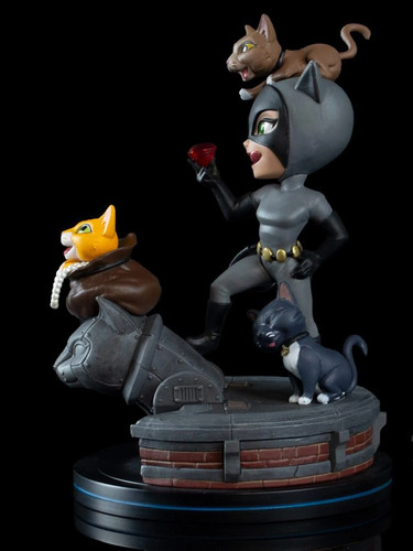 Figura Qmx Catwoman Q-fig Elite 12,7 Cm Batman A Série Animada - Carrefour - Foto 7