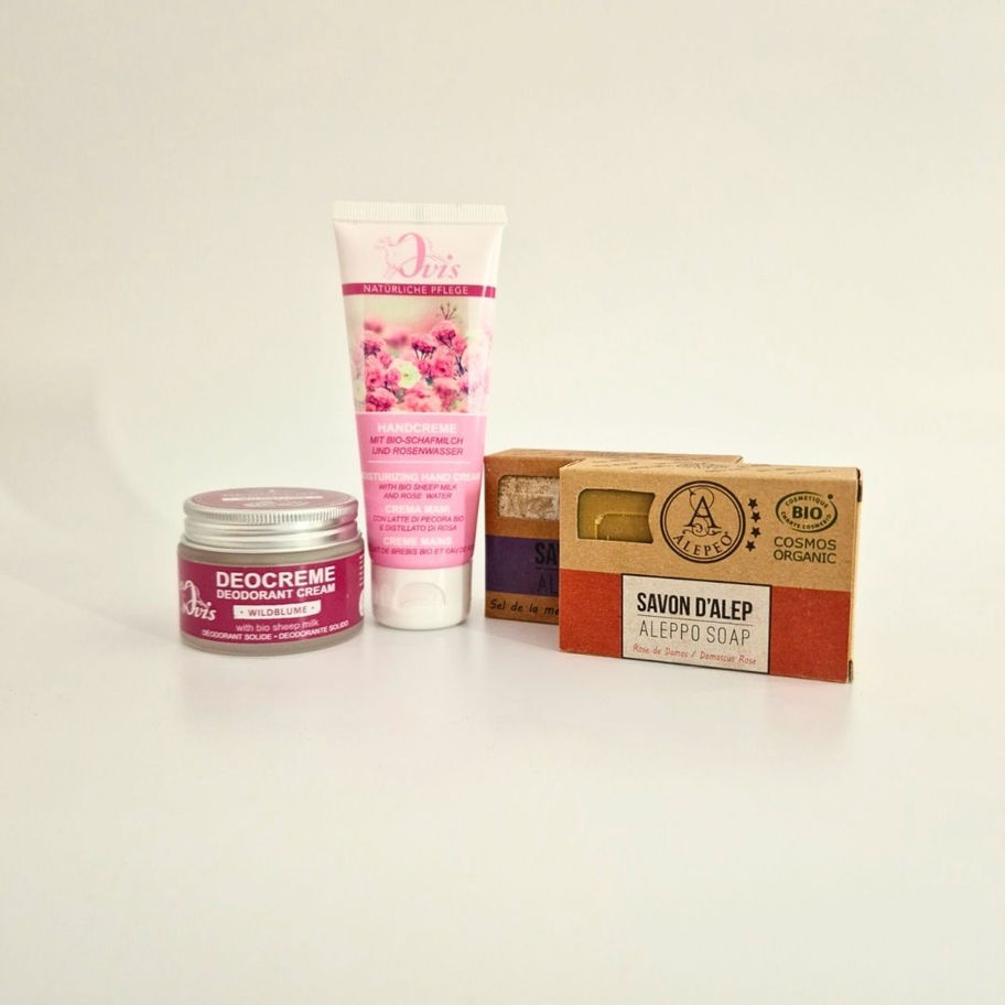 Rosenfrisches Pflegeset mit Ovis Handcreme, Ovis Deocreme Wildblume, Aleppo-Seife Damaszener Rose und Aleppo-Seife Totes-Meer