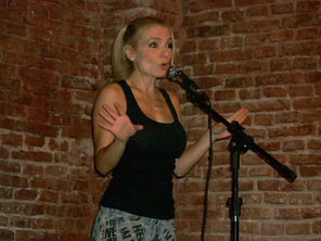 12 belen caccia stand up.jpg