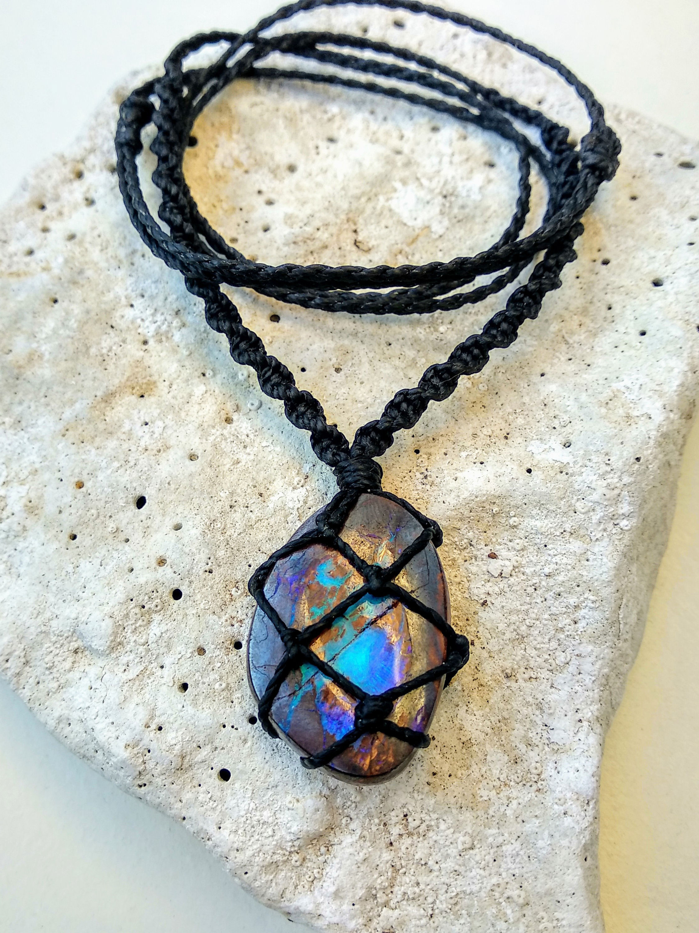 Macrame Stone Binding