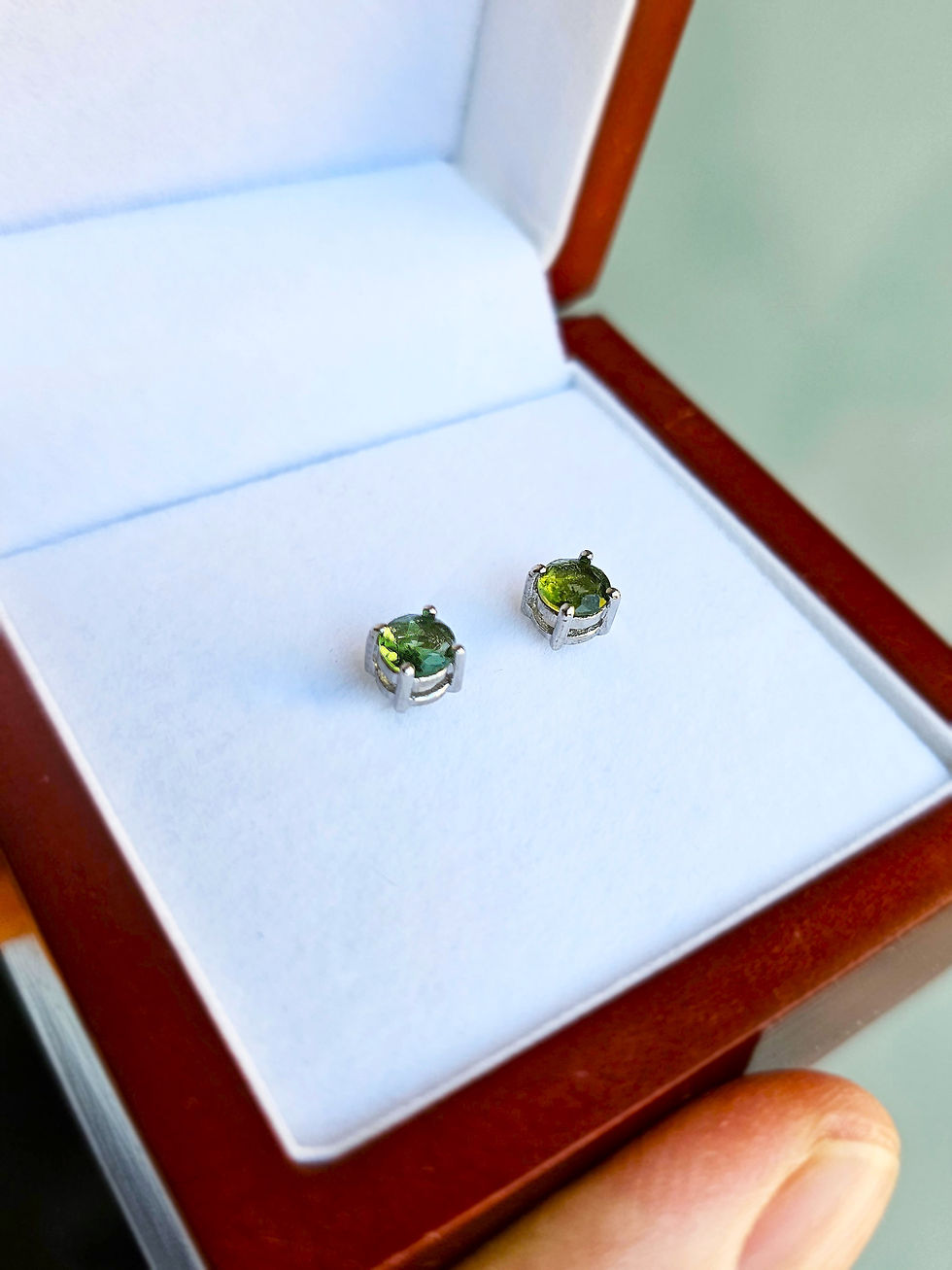 Thumbnail: Moldavite earrings silver - round A+++ 1,2g, 1g, 0.5g