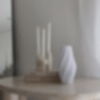 Vase Alia in Kombination mit anderen Deko-Elementen – stilvolle Wohnungsdeko im skandinavischen Stil