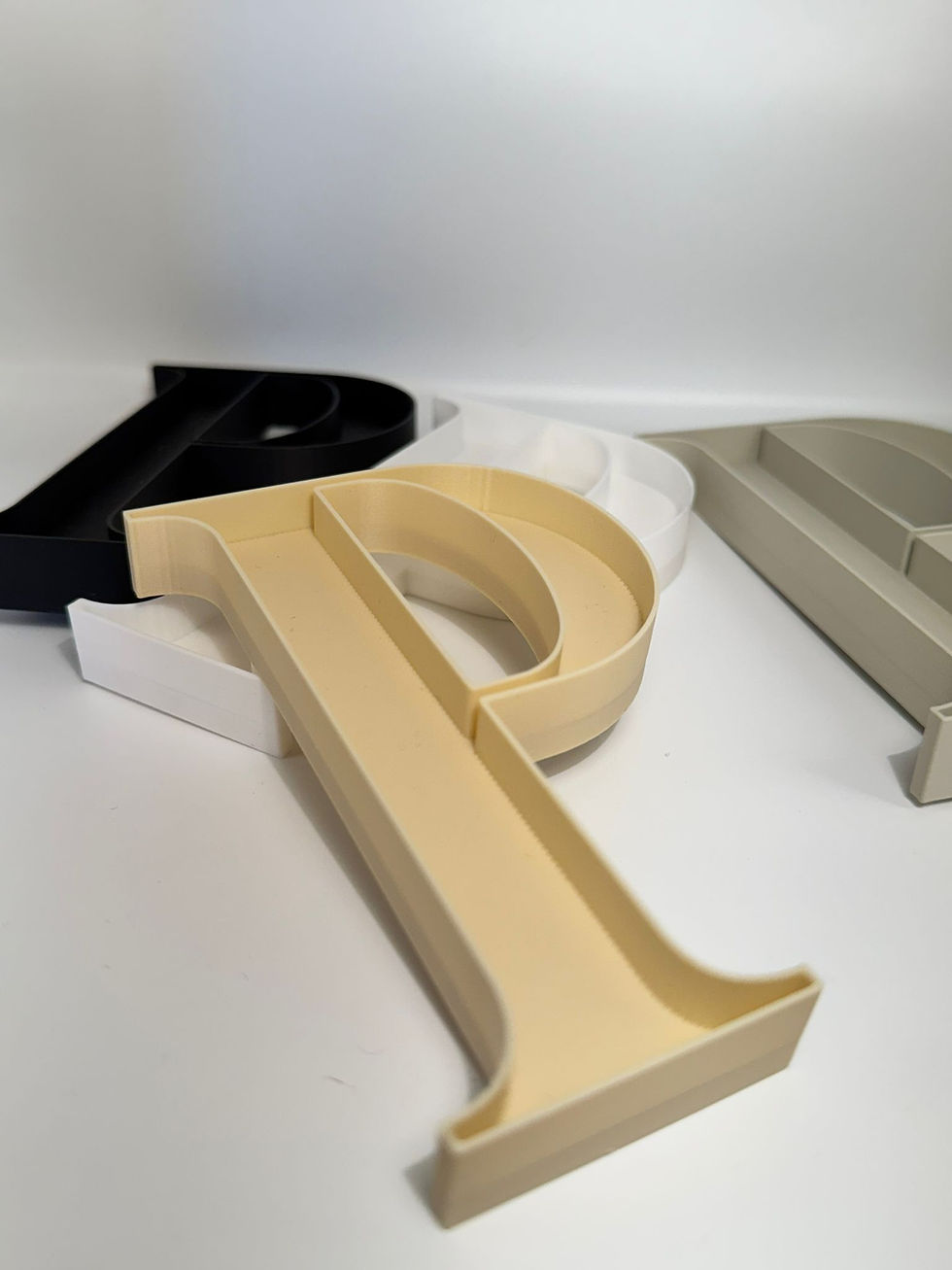 Miniaturbild: Gestalte einzigartige 3D Druck Buchstaben für dein Projekt – ob personalisierte Namen, Deko-Elemente