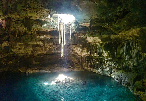 Beautiful_Cenote_Samula_in_Valladolid,_Mexico_(19655105381).jpg