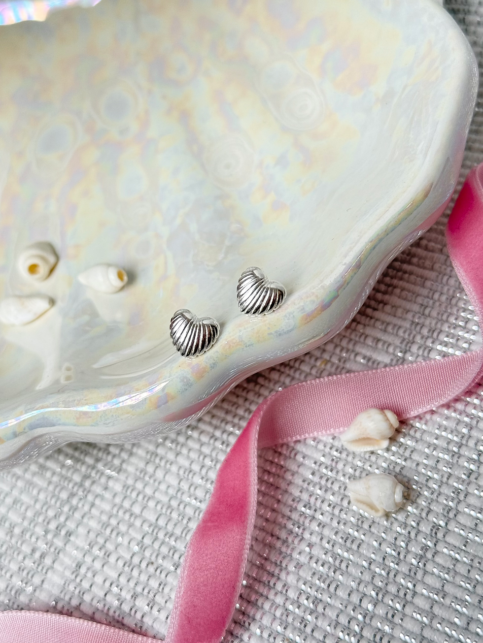 Thumbnail: Ribbed Heart Studs