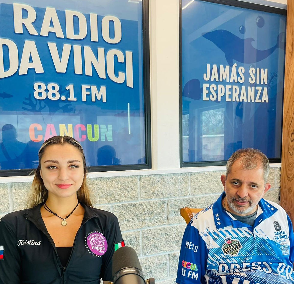 Kristina Vezirova, entrenadora de patinaje artístico, durante la entrevista con Sixto López Casa Madrid. Foto: Berenice Flores Ávila / Radio Da Vinci 88.1 FM