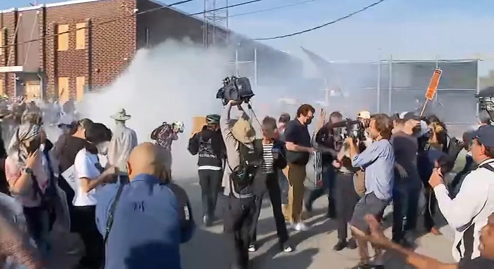 Desalojan a manifestantes contra ICE