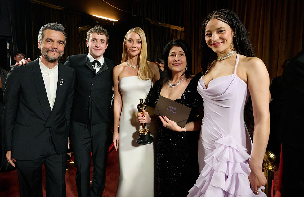 Wagner Moura, Paul Mescal, Gwyneth Paltrow, Cassandra Kulukundis y Chase Infiniti en un momento para recordar detrás del escenario de la edición 98 de los Oscars. Foto proporcionada, a través del sitio de prensa por la Academia de Artes y Ciencias Cinemaográficas a Radio Da Vinci 88.1 FM