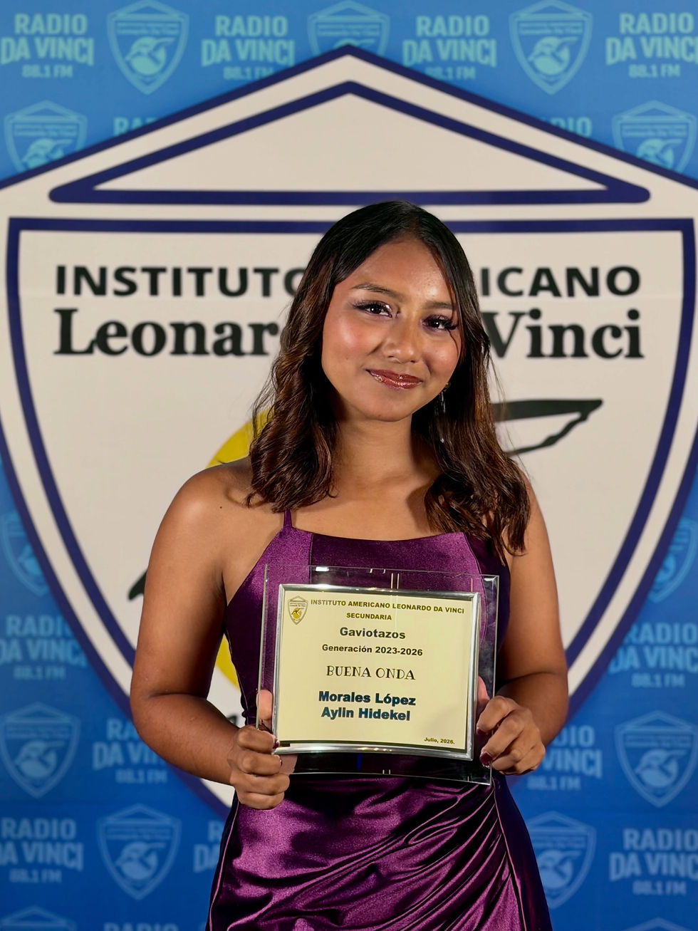 Aylin Hidekel Morales López, una de las alumnas que se graduó de secundaria. Foto: redes sociales de Radio Da Vinci
