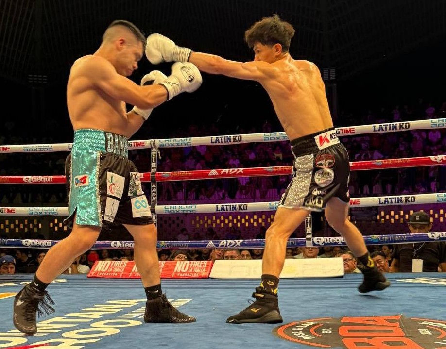 Celex Castro continuó invicto, venció por decisión unánime a Arturo Hernández. Foto: cortesía de Cancun Boxing.