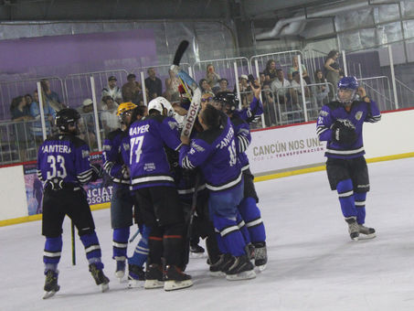 Panteras empata la serie final en hockey