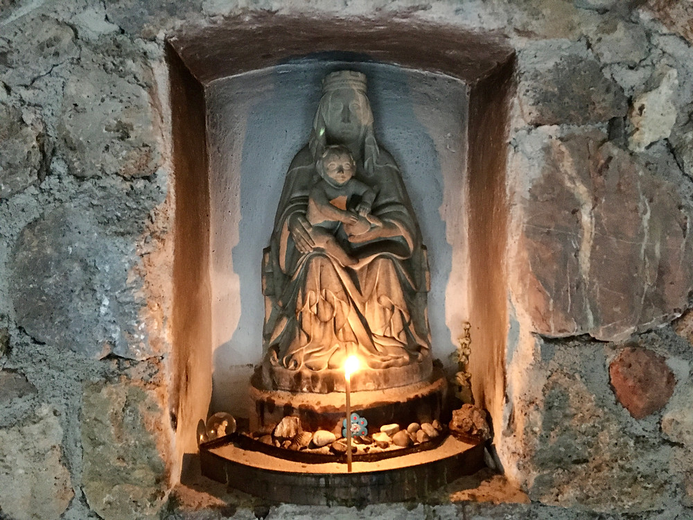 Maria mit Jesuskind in der Mariengrotte