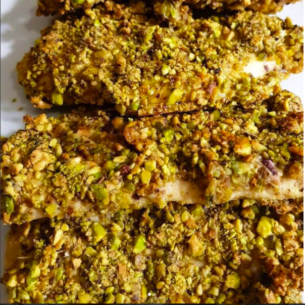 Pollo empanizado con pistachio