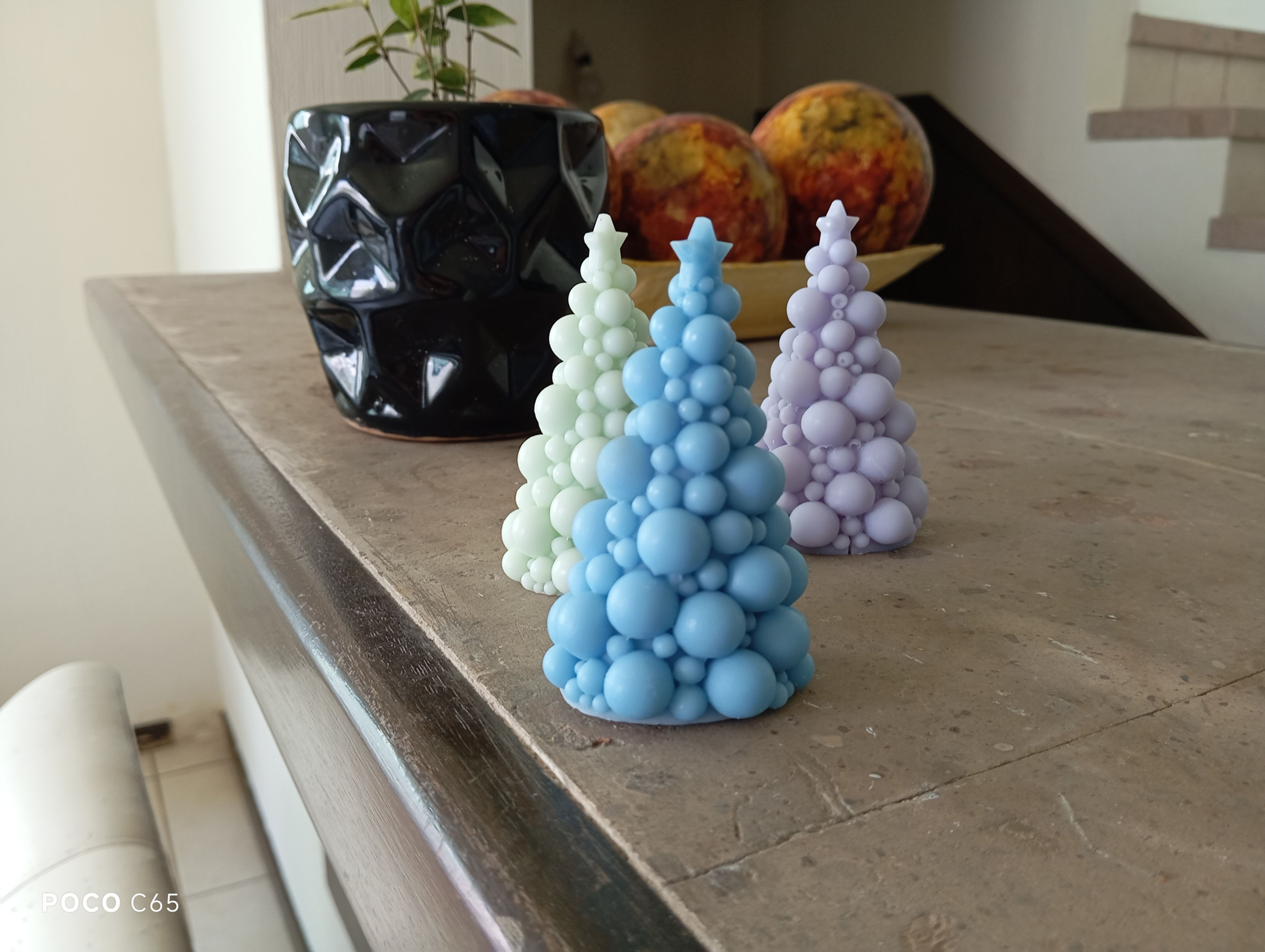 Tres velas árbol navideño esféricas