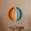 Thumbnail: houten kinderlamp in de vorm van een luchtballon in retro kleuren voor een beige muur