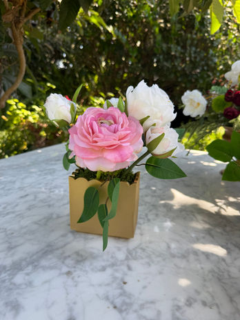 Floral arrangement for weddings or special events to add to your display tables.