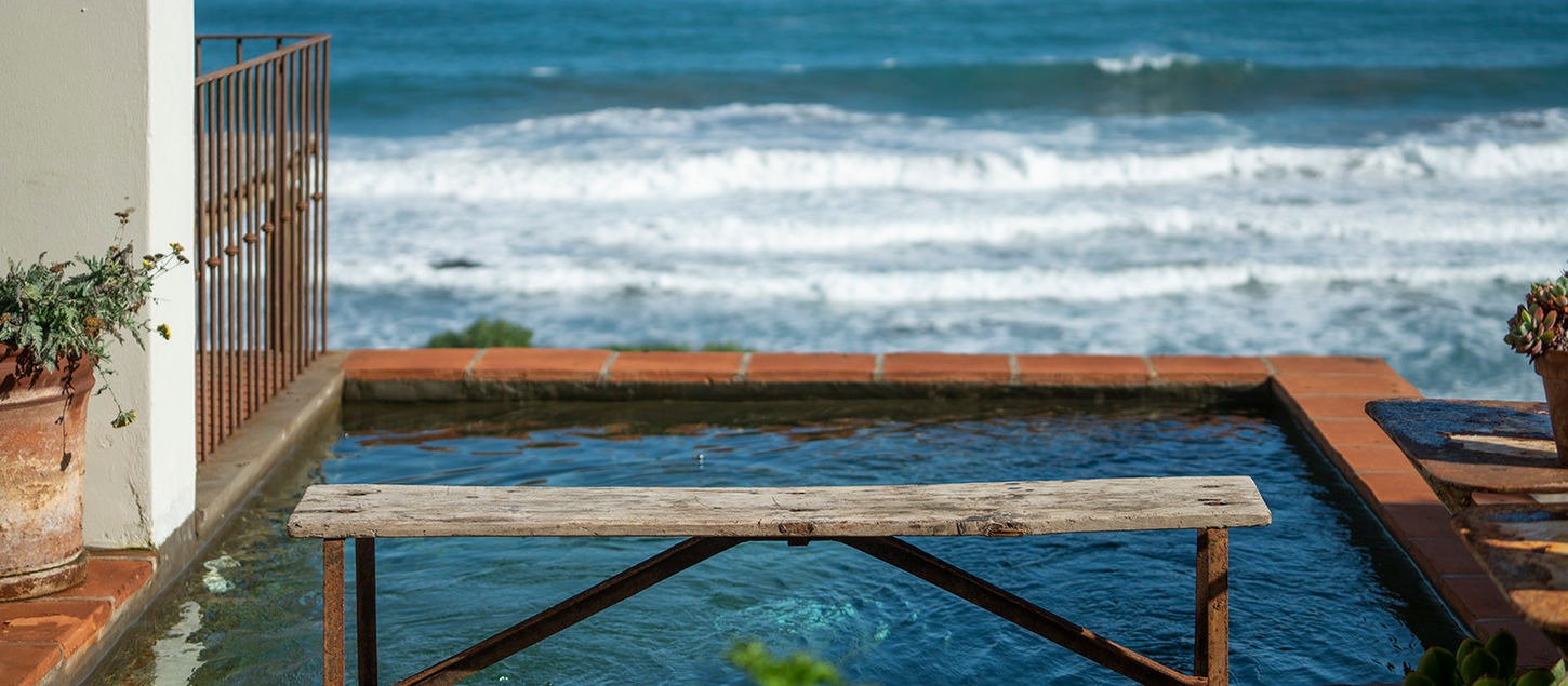 Vista al mar piscina en casa de tortugas de cachagua