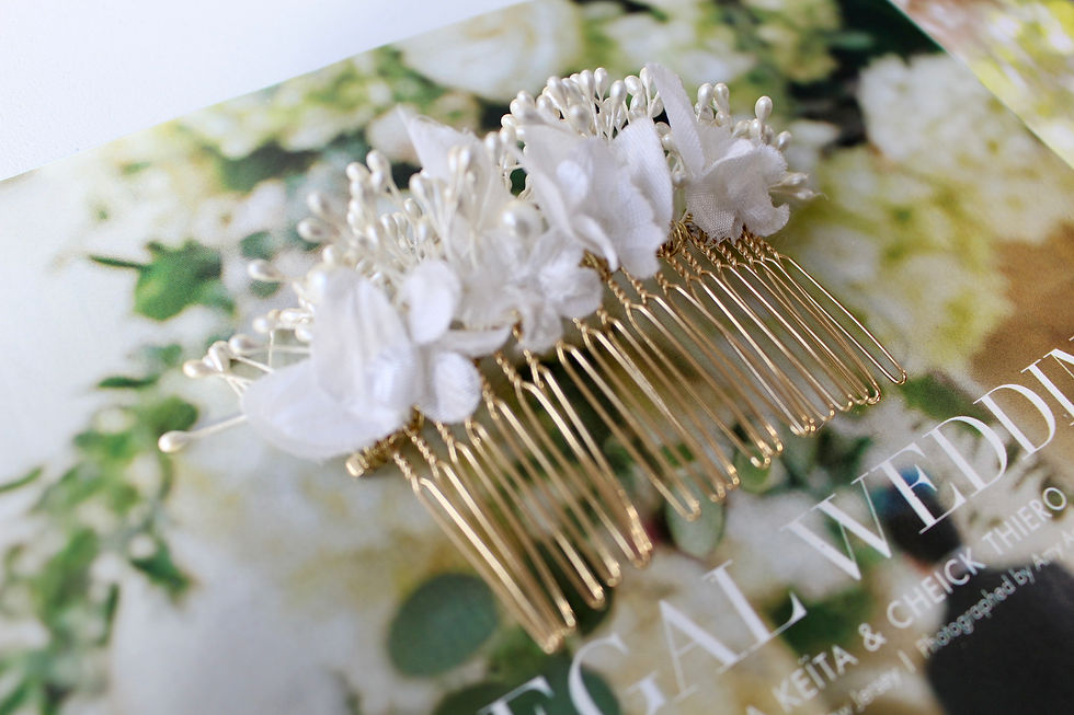 Thumbnail: Pearl Flower Gold Bridal Comb