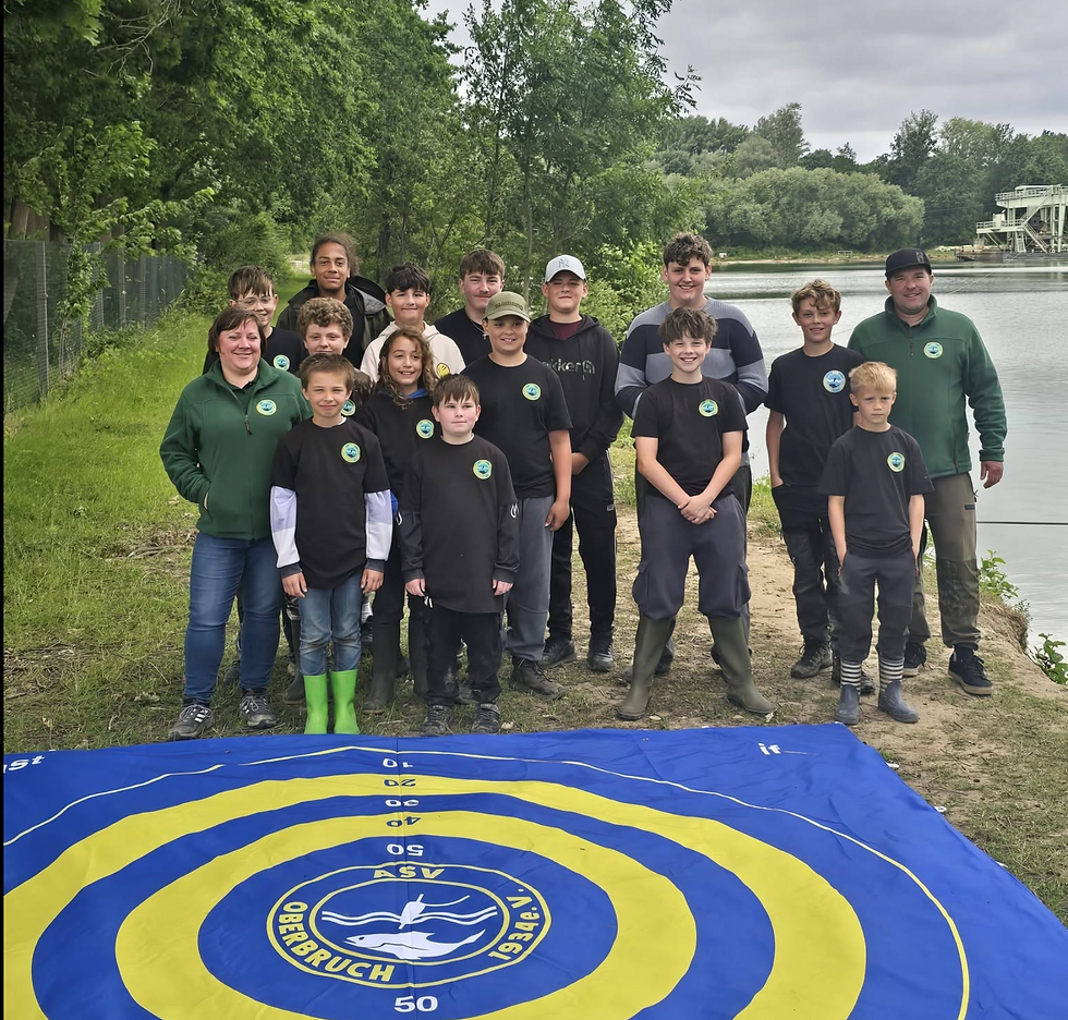 Heute fand unser 4. Aktionstag des ASV Oberbruch 1934 e.V. 🎣 statt – und es war wieder ein voller Erfolg!
14 Jugendliche und 2 Schnupperangler waren mit dabei und hatten jede Menge Spaß. Besonders schön war zu sehen, mit wie viel Begeisterung die Kinder bei der Sache waren. Auch anglerisch lief es super: Es konnten zwei Hechte gefangen werden. 🐟
Ein weiteres Highlight war das Casting auf unserer neuen Castingmatte. Dazu gab es leckere Würstchen für alle Teilnehmer. Den gelungenen Abschluss bildete eine tolle Preisverleihung mit vielen strahlenden Gesichtern. Denn auch der letzte Platz bekommt bei uns noch ein Trostpreis💪🏻
Ein herzliches Dankeschön an alle Helfer, Betreuer und Teilnehmer, die diesen Tag möglich gemacht haben. Wir freuen uns schon auf das nächste Mal! 😊🎣 Weniger anzeigen