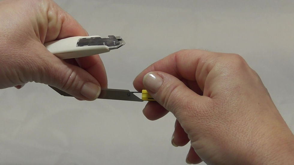 Thumbnail: Snap Knife with Replacement Blades