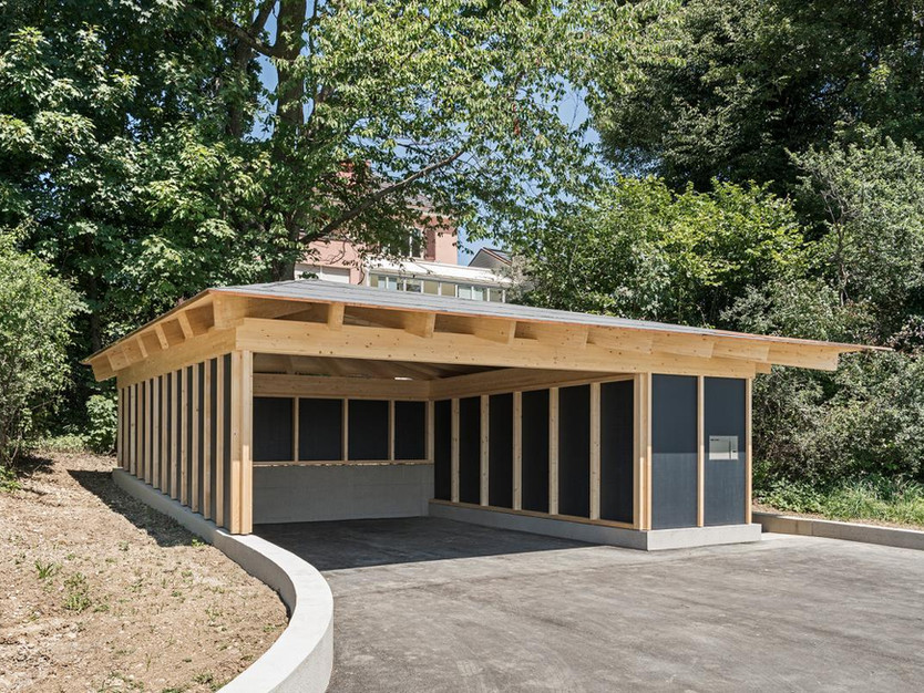 Projektart: Umbau Einfamilienhaus
Funktion: Bauführung Umbau, Angestelltenverhältnis
Leistungsumfang:
Verantwortung für die Arbeitsvorbereitung, AVOR, des Rohbaus
Erstellung und Steuerung des Rohbau Terminprogramms
Führung und Koordination der Subunternehmer
Nachtragsmanagement sowie Regieabwicklung
Kostenkontrolle sowie Mitwirkung bei der Schlussabrechnung
Spezielles:
Farbiger Sichtbeton für Wege und Brüstungen
Erstellung teilweise gebogener Fundationen in farbigem Sichtbeton
Stockarbeiten am bestehenden Beton