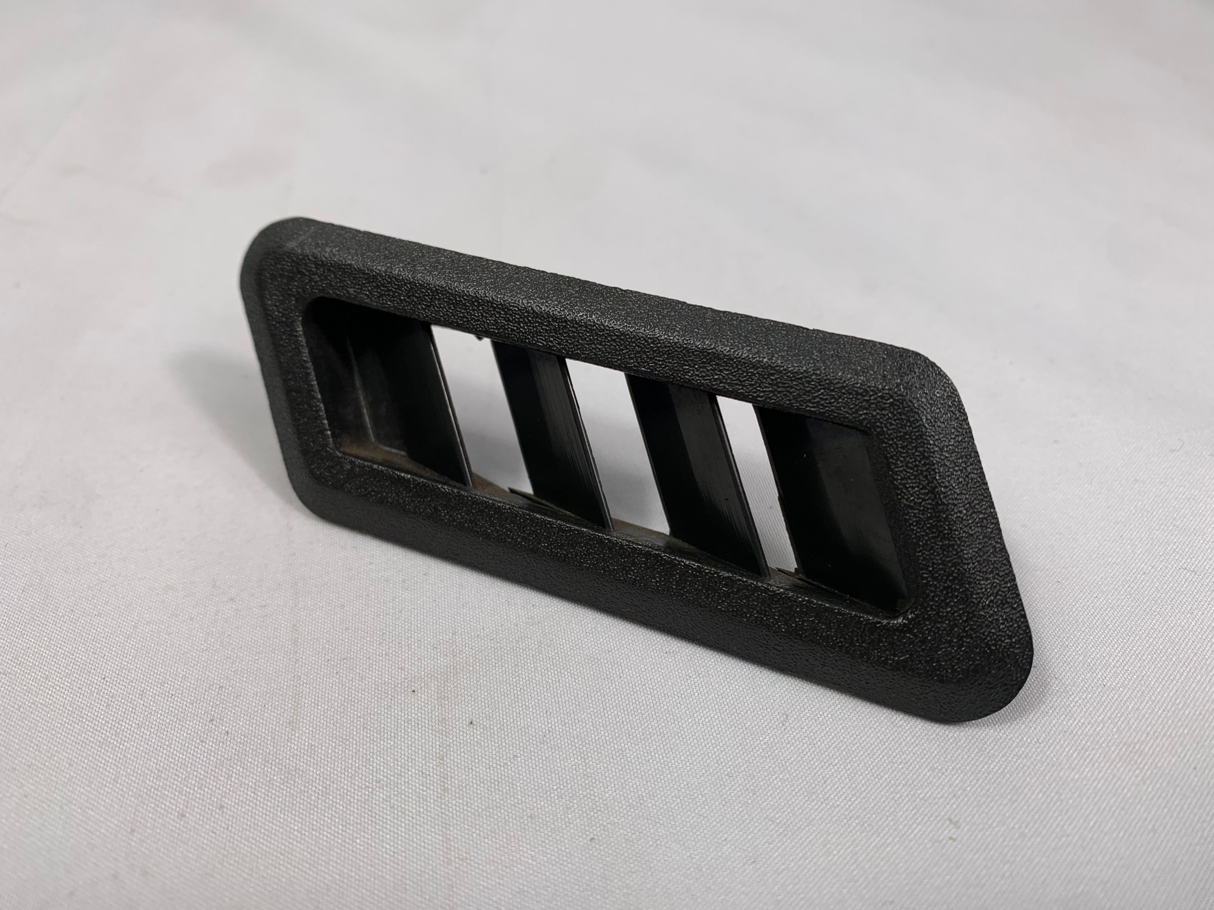 Peugeot 205 Centre Console Lower Vents, Passengers, Phase 1.5