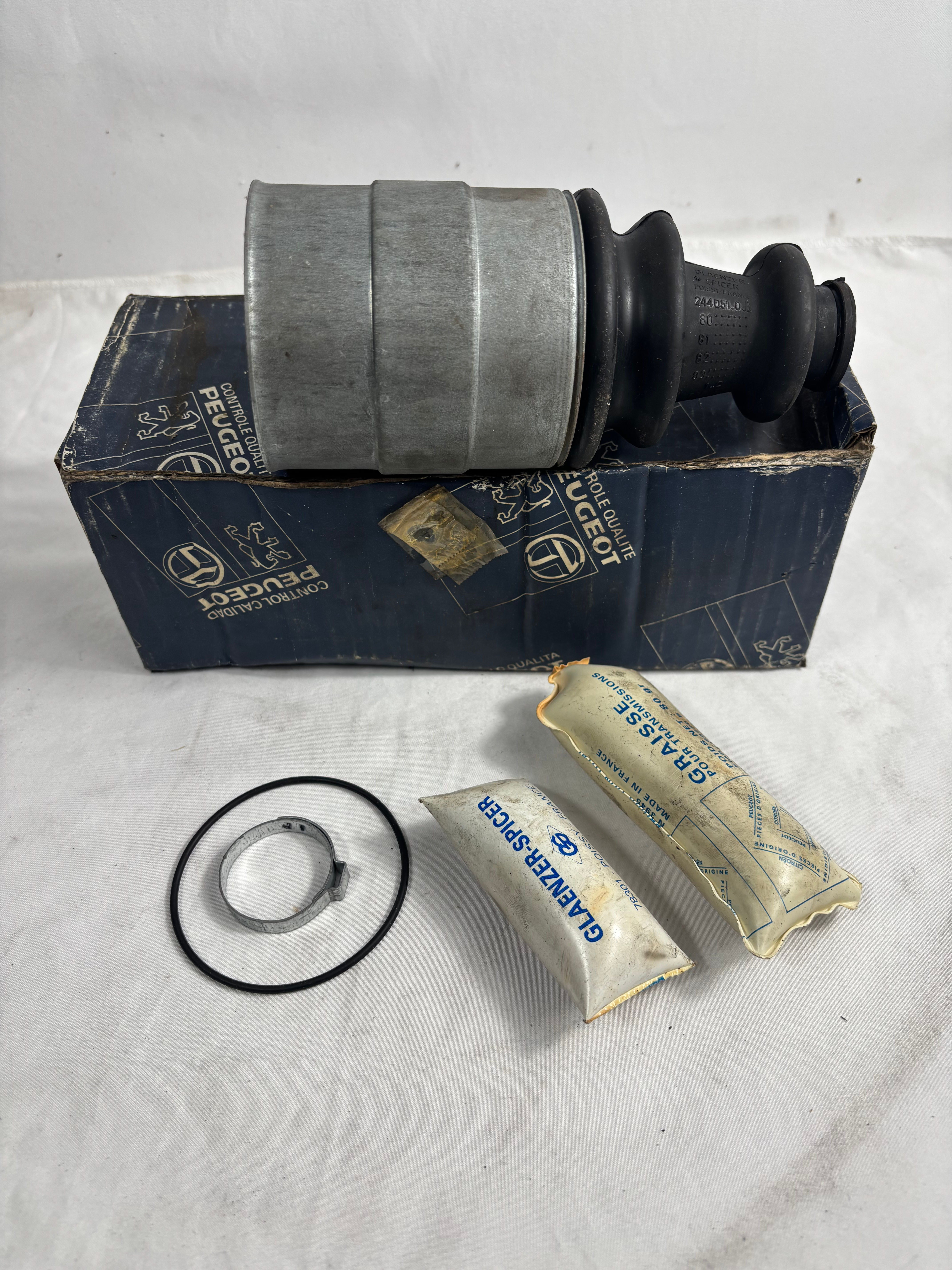 Peugeot 205 / 309 Driveshaft Gaiter Kit , N.O.S , 3287.68