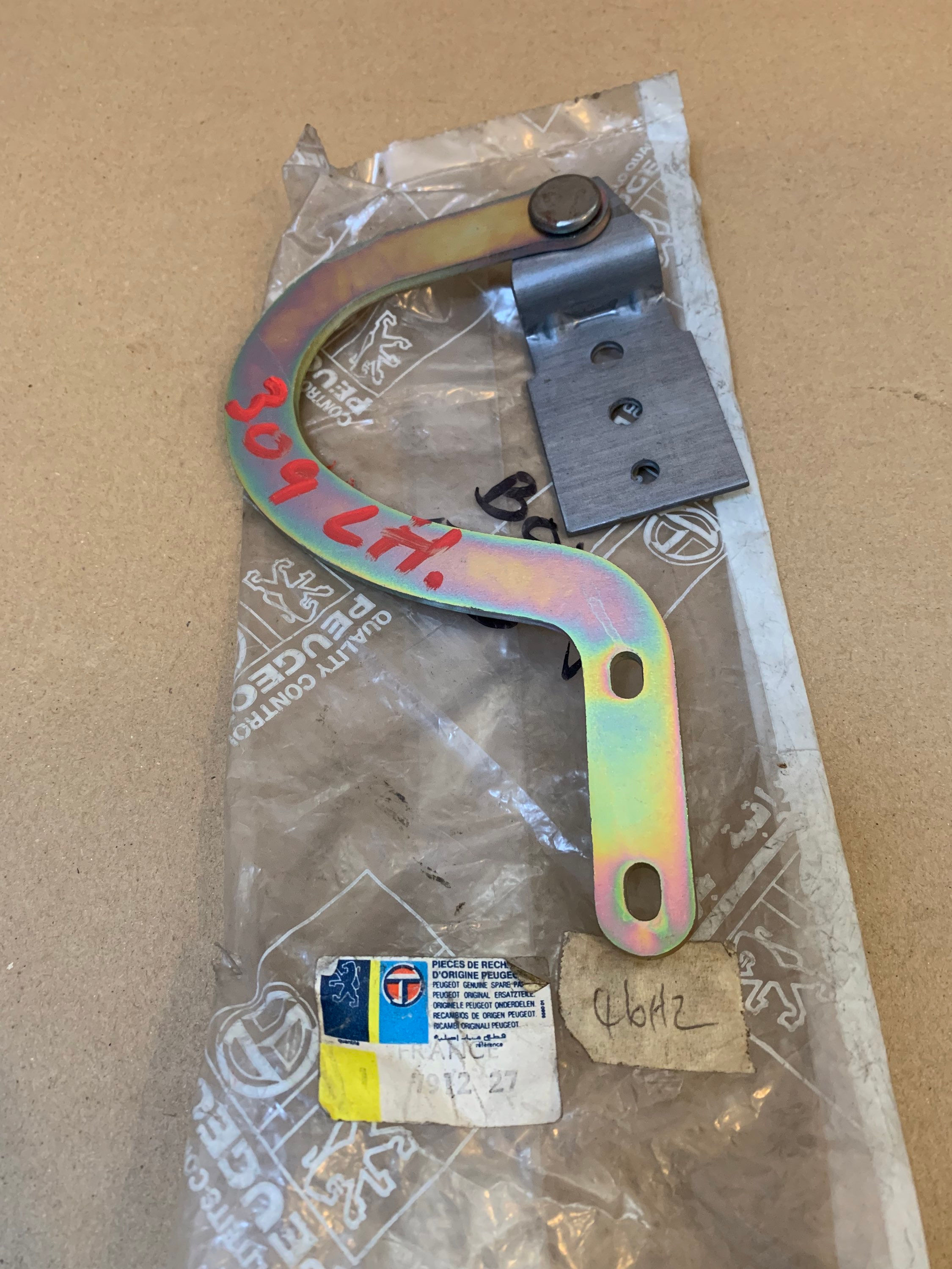 Peugeot 309 Left Hand Bonnet Hinge, N.O.S 7912.27
