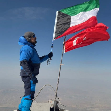 المواطن الكويتي رائد الرومي يصل لأعلى قمة جبل أرارات على ارتفاع  5165 متر