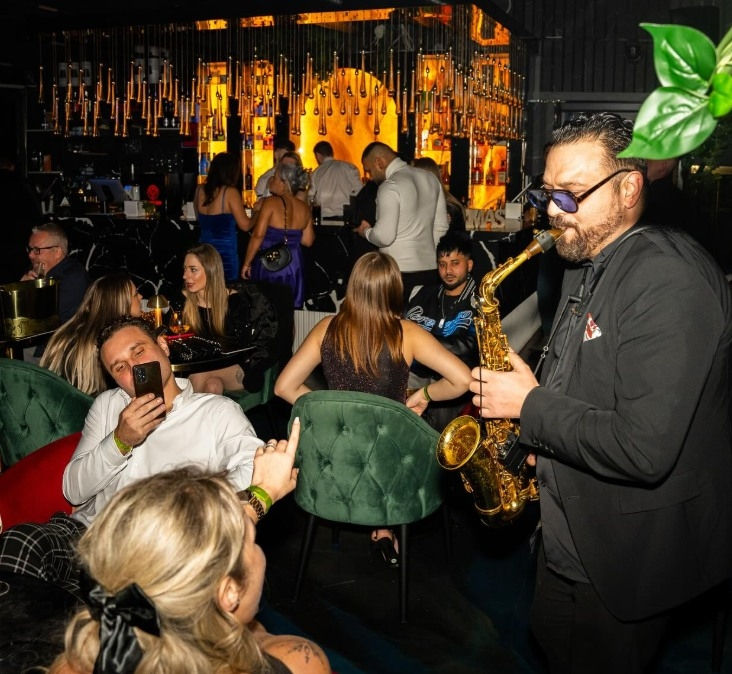 Unleash the Magic of Live Saxophone Performances in the UK