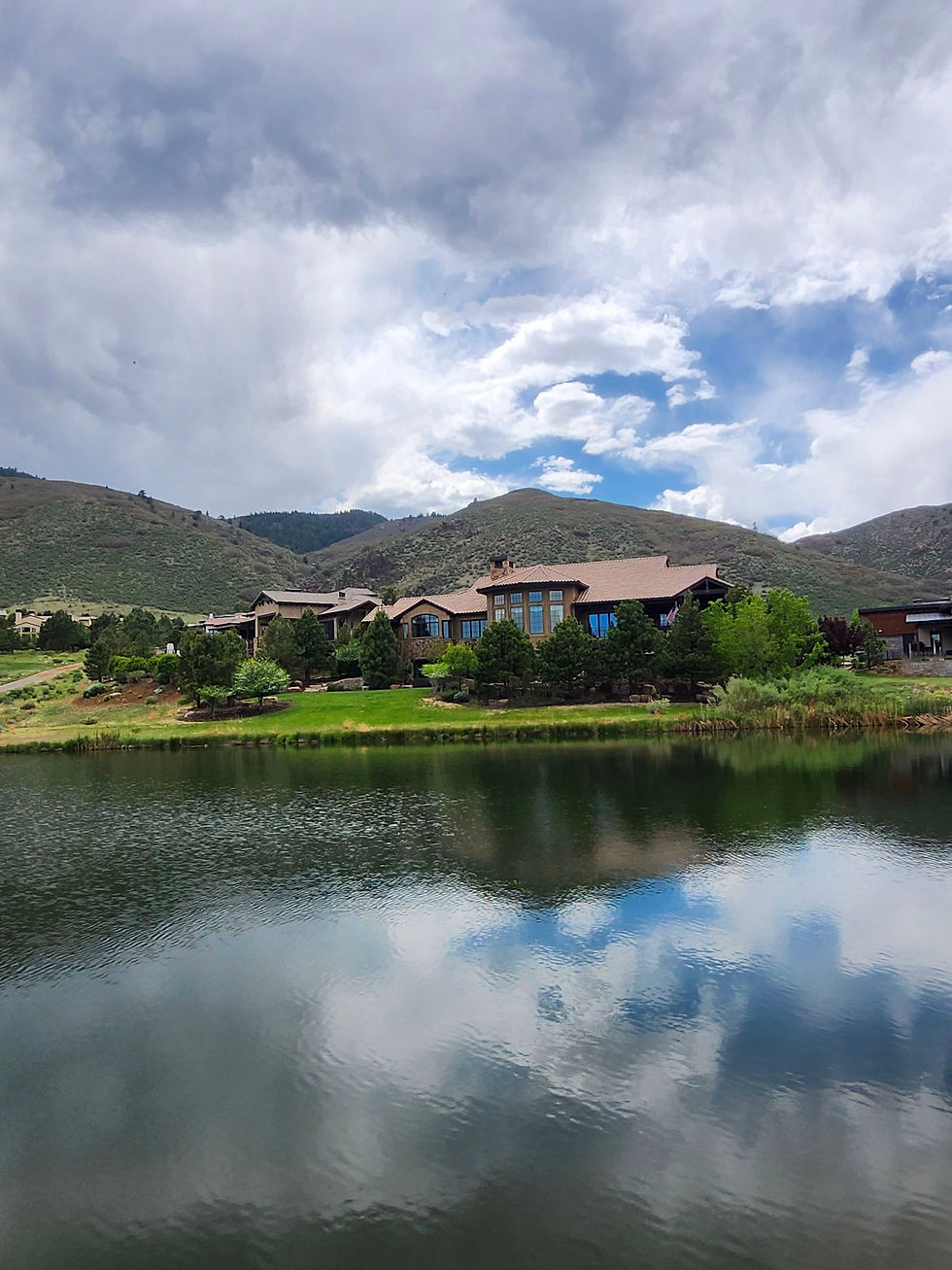 An irrigation pond with natural bioremediation for water and biostimulation for soil