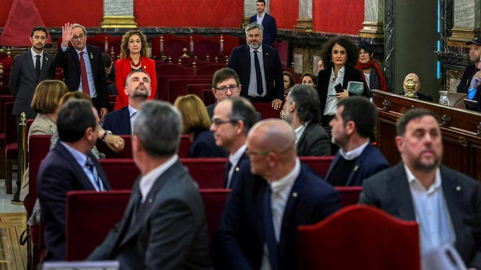 Quim Torra groet de beklaagden