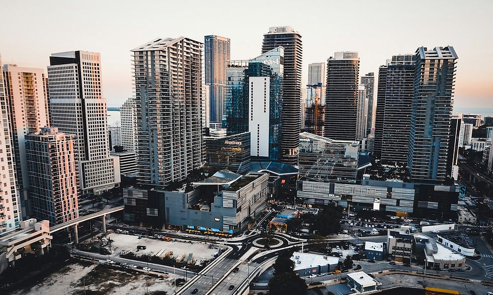 With $900 million raised in Q1, the Miami-Fort Lauderdale region sees a significant jump from previous years, reinforcing its position on the US innovation map. / Photo: Felipe Simo (Unsplash)