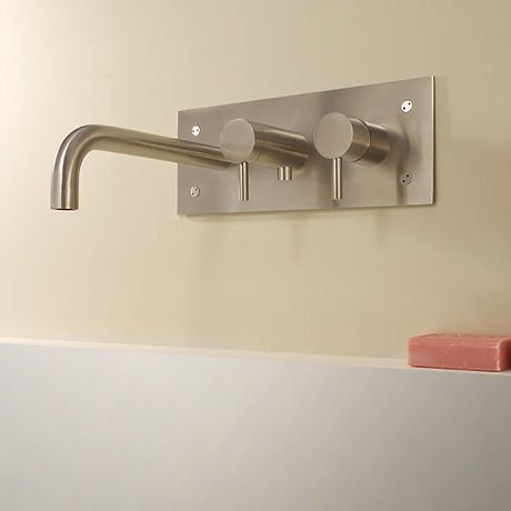Noa-Bath-&-Shower-Tap.jpg