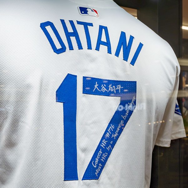 【 大谷翔平選手のサイン入りユニフォーム展示用ショーケース(ユニフォームケース)/納品完了 】