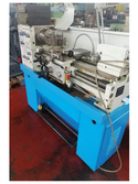alt="Tornio KNUTH Basic 150 Super con indicatore digitale 3 assi - Distanza punte 750 mm, altezza 150 mm, velocità 60-2000 giri/min, potenza 1,5 kW"