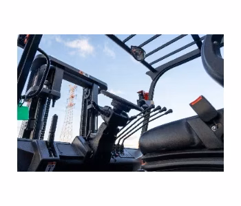 Vista dal basso cabina carrello diesel EP CPCD70T9