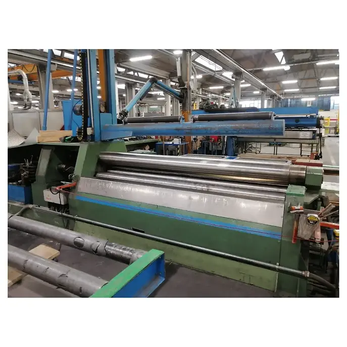 Calandra motorizzata OMCCA HDTSL 4 rulli — lunghezza utile 2550 mm spessore 6/8 mm diametro rullo superiore 240 mm potenza 22 kW peso 7600 kg