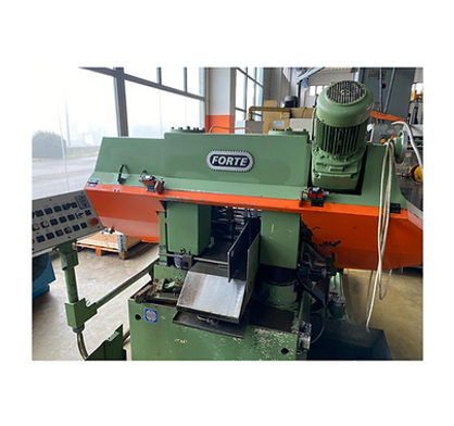 alt="Segatrice a nastro FORTE SBA 361 automatica con evacuazione trucioli e CNC"
