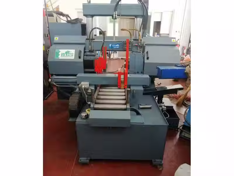 Segatrice a nastro automatica ISTech mod. 330 NC — doppia colonna — capacità 330x330 mm — controllo CNC CEB