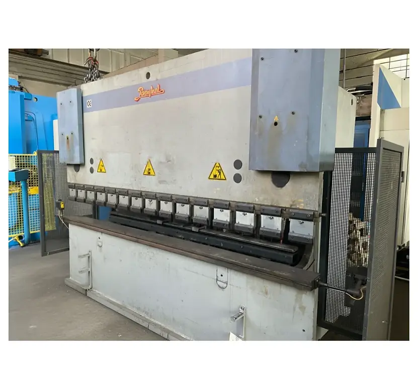 alt="Piegatrice lamiera Baykal
Mod APH 3106/120"