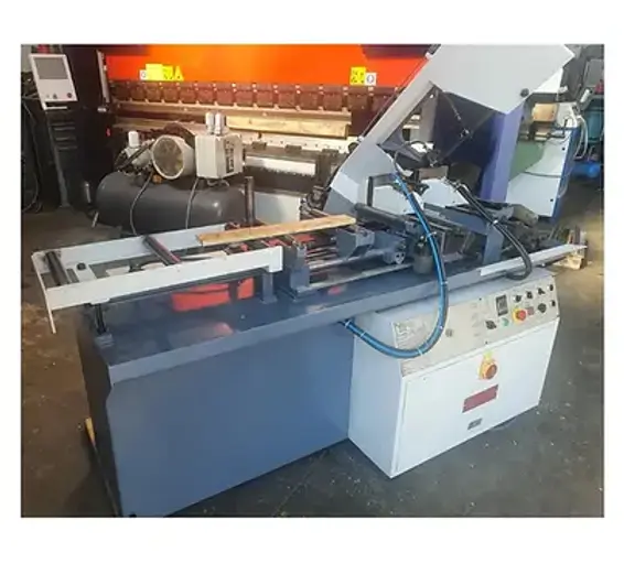 alt="Segatrice a nastro RAIM Mod 22 automatica con taglio tubo tondo fino a 200 mm"