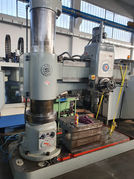 alt="Trapano radiale SASS TRM 2500 con braccio da 2500 mm e foratura fino a 80 mm"