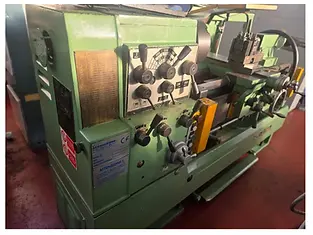 alt="Quadro comandi e scatola avanzamenti tornio parallelo Stanmilano usato, matricola 92074, certificato CE."