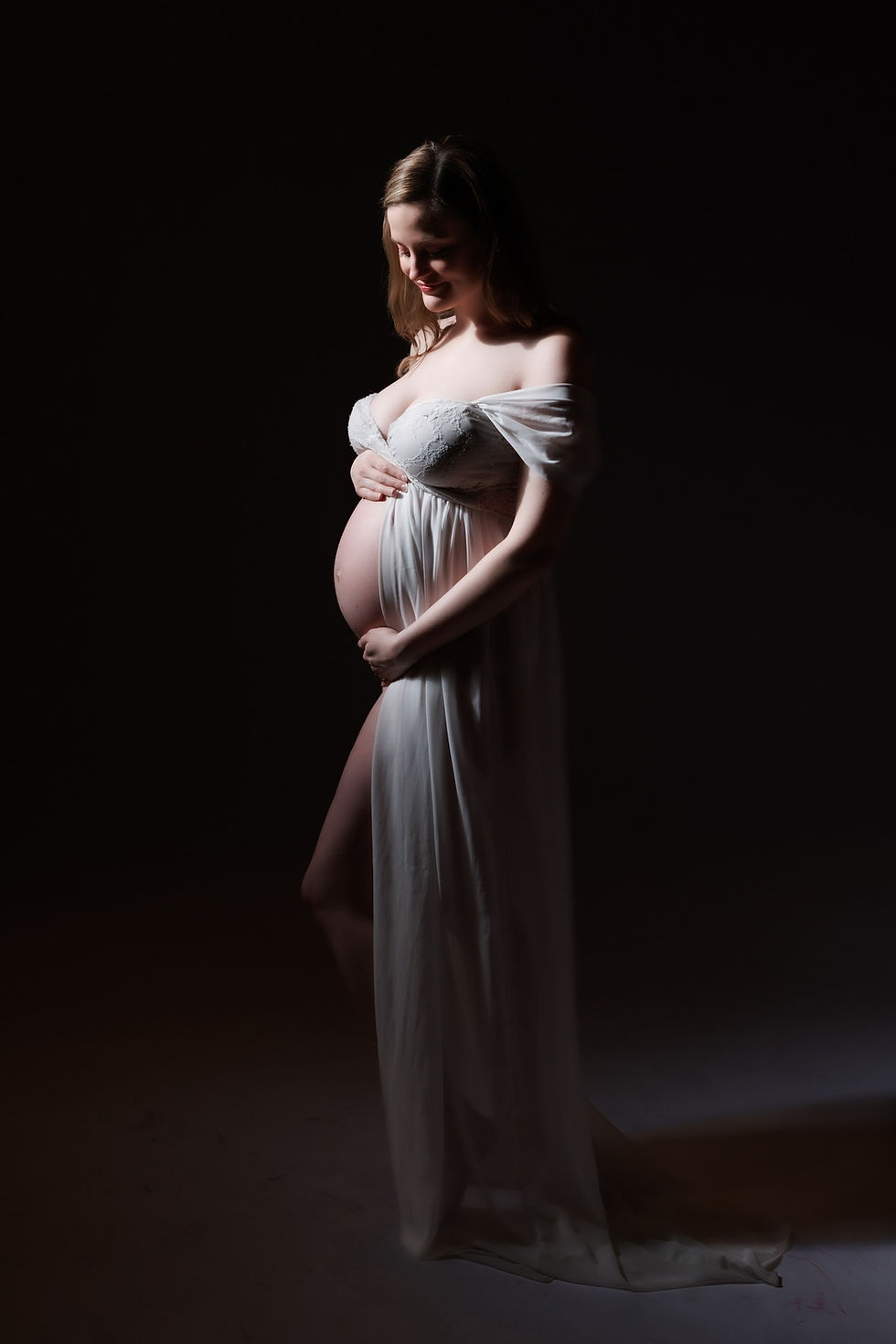 Affordable $299 maternity photoshoot in NYC studio