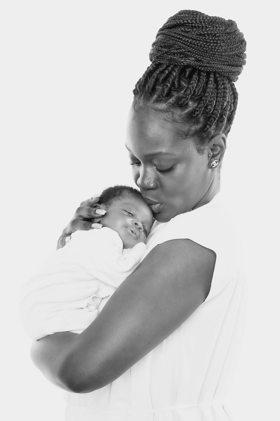 Newborn photography captures beautiful, timeless newborn portraits to remember your baby's first days of life! New York City newborn photographer, Zion Yoni Levy, specializes in stunning images and beautiful portraits of newborns, babies, and families. For newborn photoshoots, we have baby outfits and props needed for the photo shoot to make your vision come to life. You may bring your own outfits in addition to the many props and outfits we have at the studio. The optimal time to shoot newborn portraits is at 7 to 21 days old, but there is plenty of flexibility to get stunning photos of your new baby.