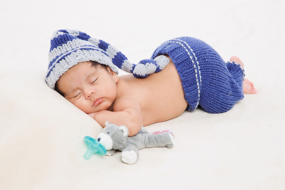 Capturing Tiny Perfection: Unveiling the Magic of a Newborn Photographer's Lens!