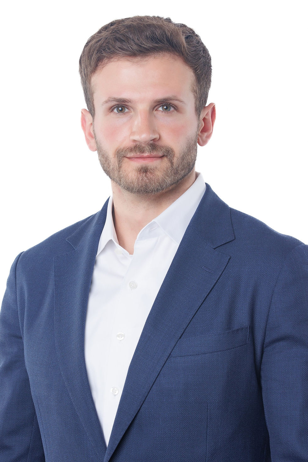  Same day professional headshot in NYC with clean background and confident expression, ideal for LinkedIn and business use.