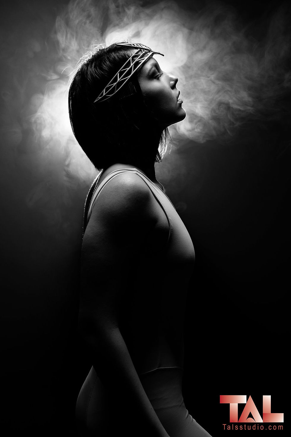 For decades, Photographer Yoni Levy has worked with clients to capture portraits that are a reflection of personality and individuality. Yoni has mastered his timeless style, lighting, and artistic approach to capturing portraits of actors, artists, entrepreneurs, creatives, athletes, business men and women, children, and more. Yoni has finely tuned his craft and expertise in helping clients feel laid back and natural in front of the camera.      Whether you have a specific vision for your portrait shoot or not, your session will be customized and tailored to you. This photography session is one of a kind and more creative. Unlike standard headshots, a portrait session results in creative, artistic, and beautiful photographs of you.