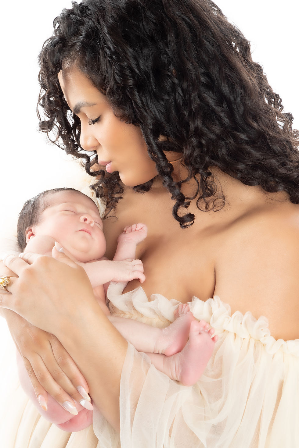 Newborn photography captures beautiful, timeless newborn portraits to remember your baby's first days of life! New York City newborn photographer, Zion Yoni Levy, specializes in stunning images and beautiful portraits of newborns, babies, and families.   For newborn photoshoots, we have baby outfits and props needed for the photo shoot to make your vision come to life. You may bring your own outfits in addition to the many props and outfits we have at the studio. The optimal time to shoot newborn portraits is at 7 to 21 days old, but there is plenty of flexibility to get stunning photos of your new baby.